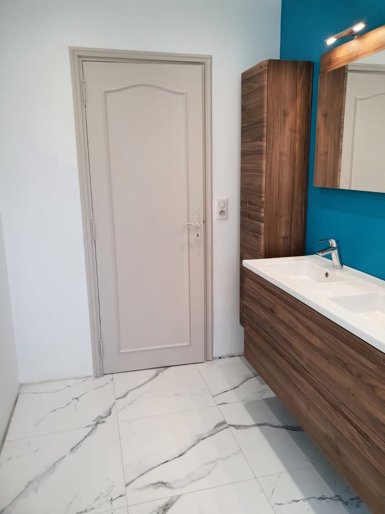 Renovation et travaux de peinture salle de bain maison le muy