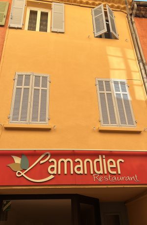renovation et peinture de facade du restaurant l amandier